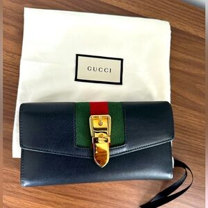 Like New Gucci Sherry Line & Gold Buckle long wallet w/dustbag